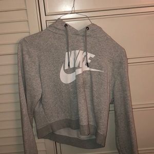 nike crop too